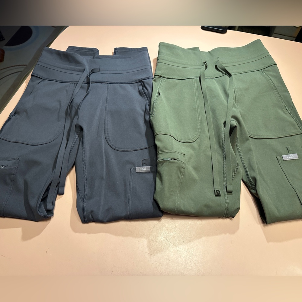 Figs Leggings in Olive Green and Charcoal (2 Pair)